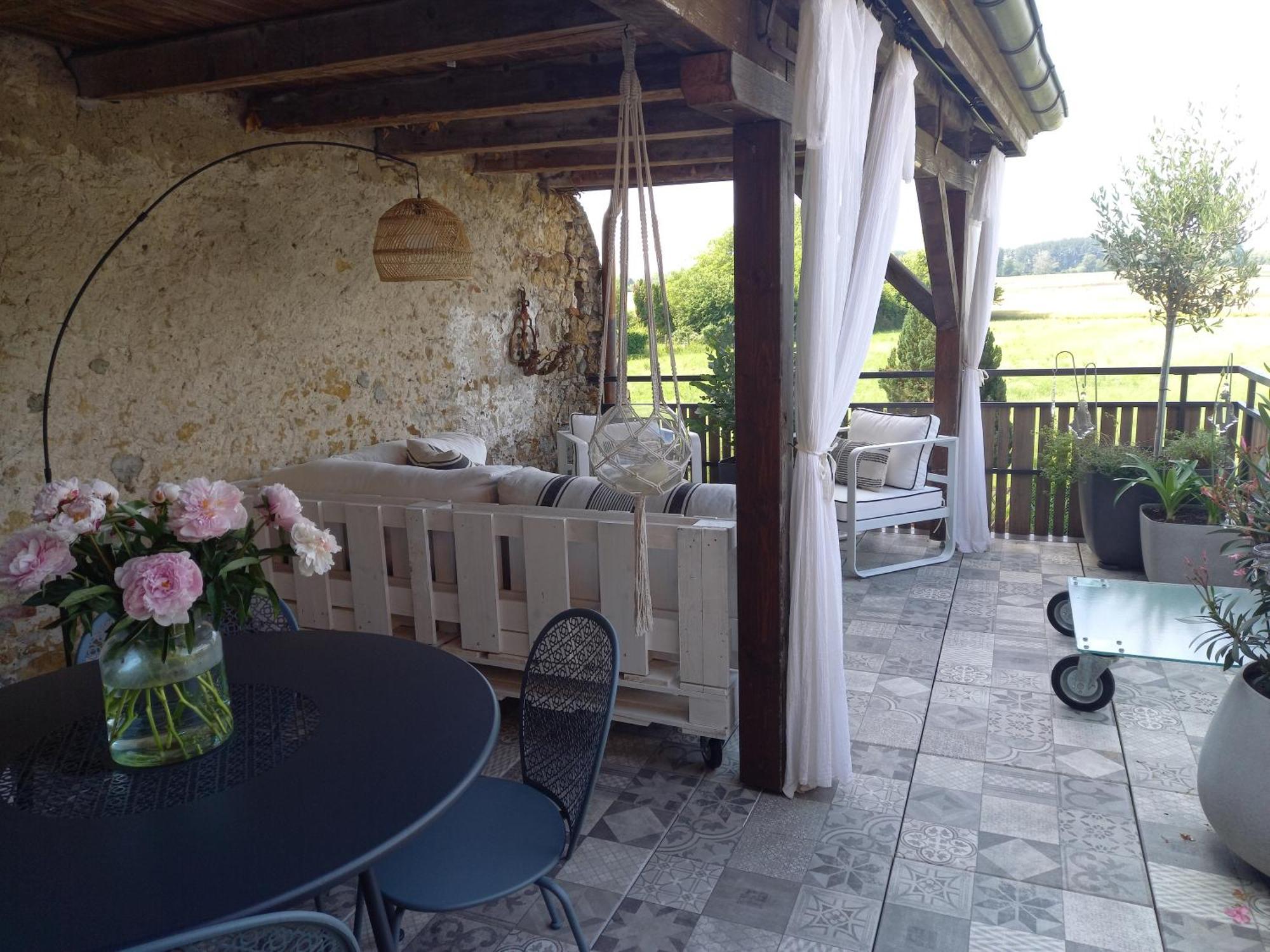 Au Bourg Bed & Breakfast Le Landeron Bagian luar foto